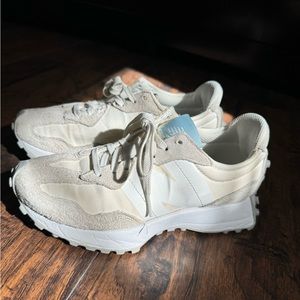 Women’s New Balance 327 size 6